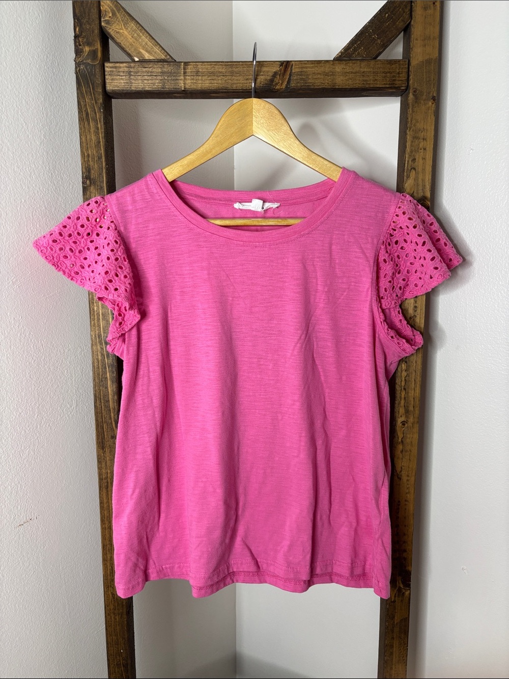 Jane and Delancey Pink Eyelet Flutter Sleeve Top Size M